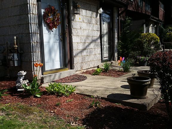 3rd image of 64 Pierpont Pl