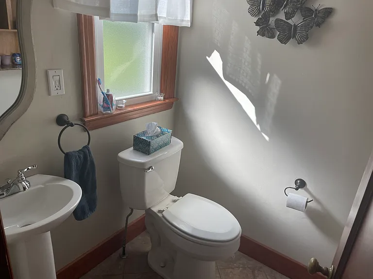 1/2 bath (Downstairs)