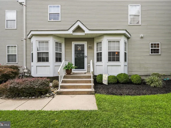 146 Hearthstone Ln, Marlton, NJ 08053