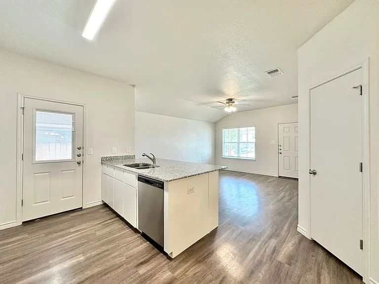 1708 Clovis Dr — Photo 28