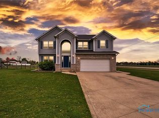 401 Castle Cv, Genoa, OH 43430