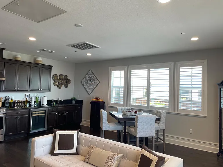 Silver Oaks Ln — Photo 3