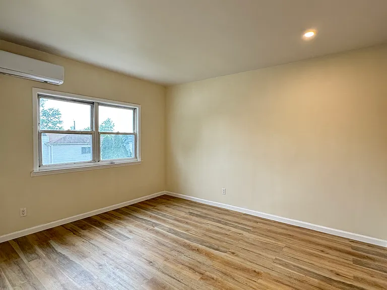 880 Sinclair Ave #1 — Photo 14