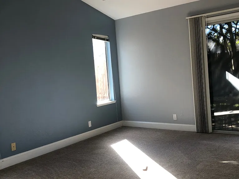 7677 Auburn Ridge Ct — Photo 16
