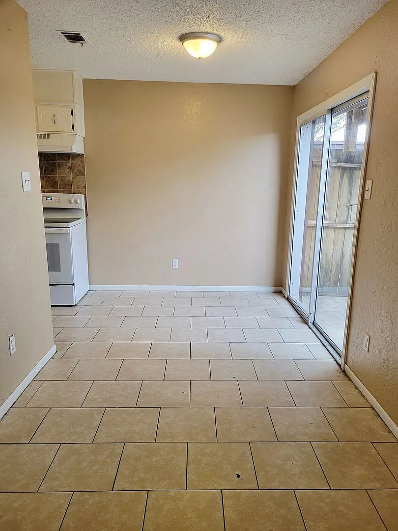 3007 Lake Rd — Photo 3