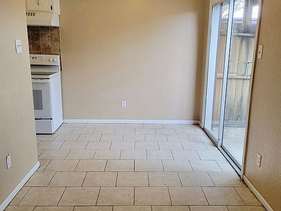 3rd image of 3007 Lake Rd APT A