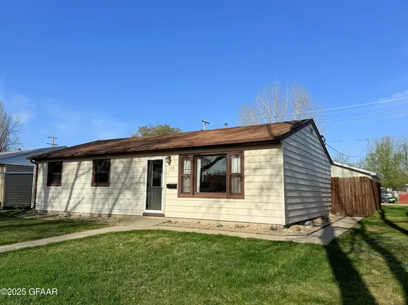 1331 S 19th St, Grand Forks, ND 58201