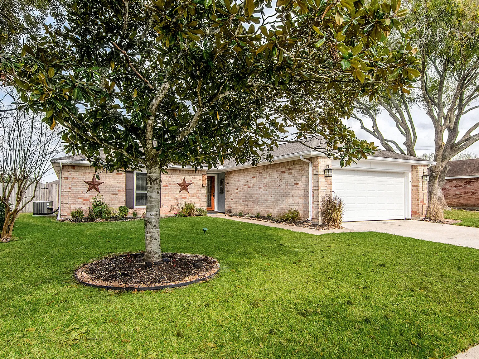 3015 Pilgrims Point Ln — Photo 1