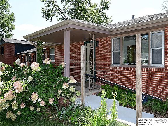 3rd image of 6711 Adams St