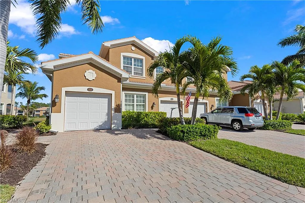 3 bed, 2.0 bath, 1661 sqft, $3,450 — Photo 1