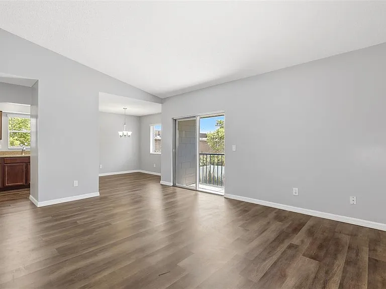 10 N Fairfax Ave #10 — Photo 23