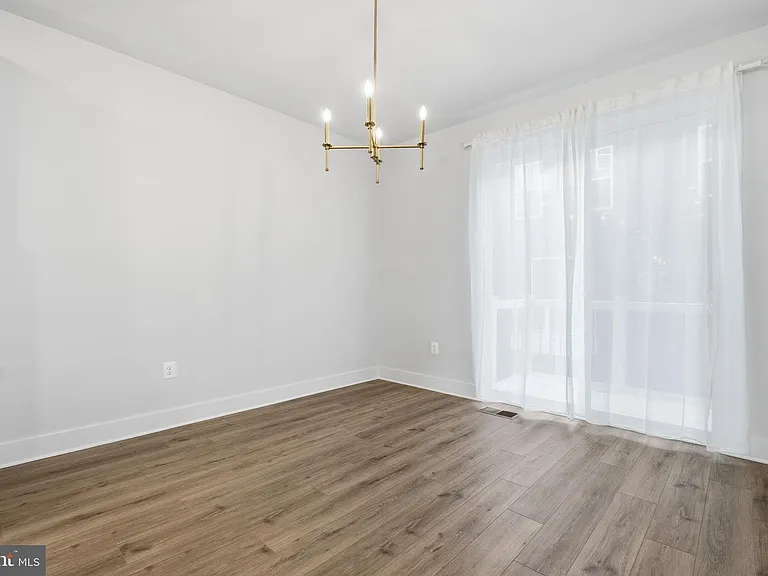 116 Crown St — Photo 13