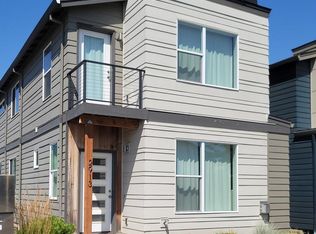 2913 SE Brookwood Ave, Hillsboro, OR 97123