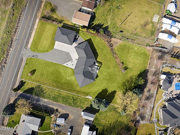 4th image of 461 White Rd