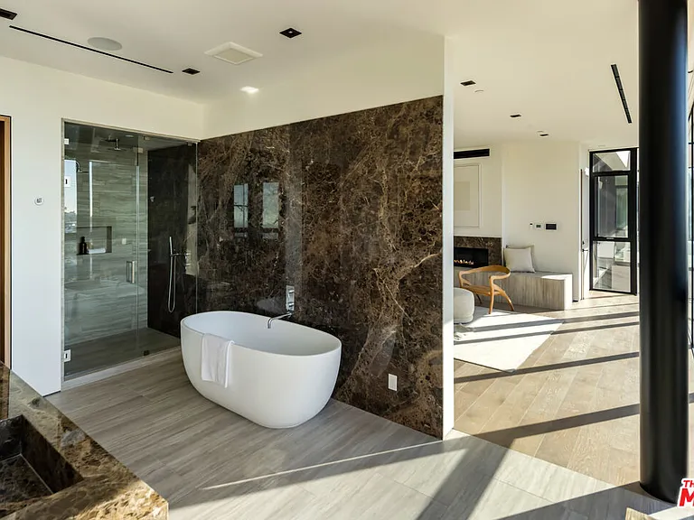 8777 W Hollywood Blvd — Photo 9