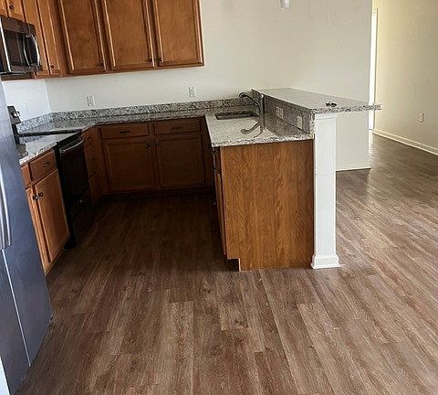 2nd image of 11 Davis Rd #11