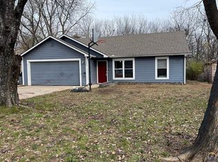 1522 Lindenwood Ln, Lawrence, KS 66044
