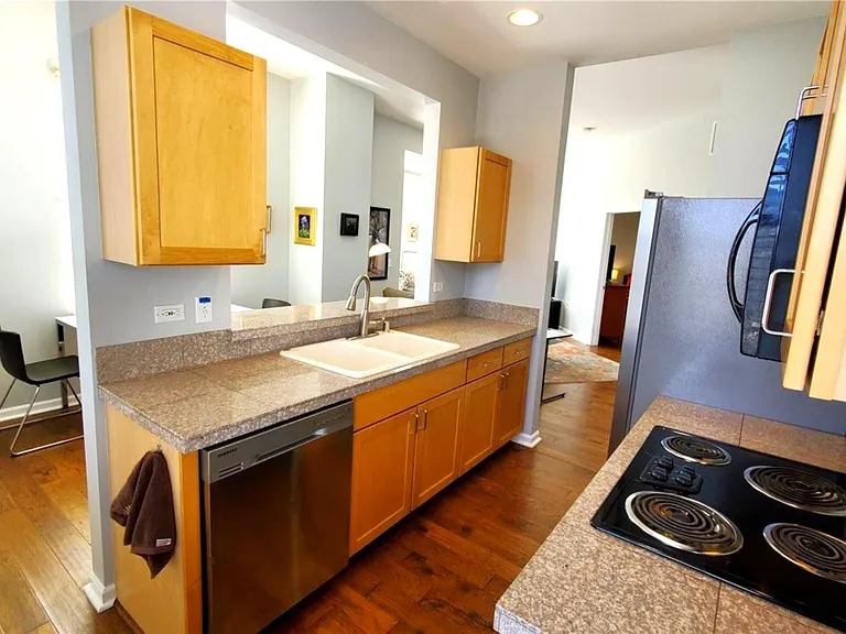 475 W 12th Ave #8H — Photo 16