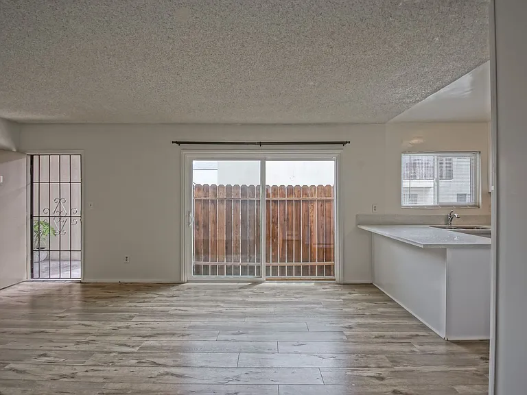 2307 Carnegie Ln — Photo 13
