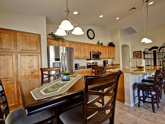 5th image of 46026 W Guilder Ave