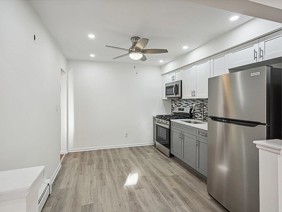 3rd image of 140 Hopkins Ave Unit 2