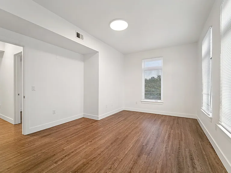 475 William St. — Photo 14