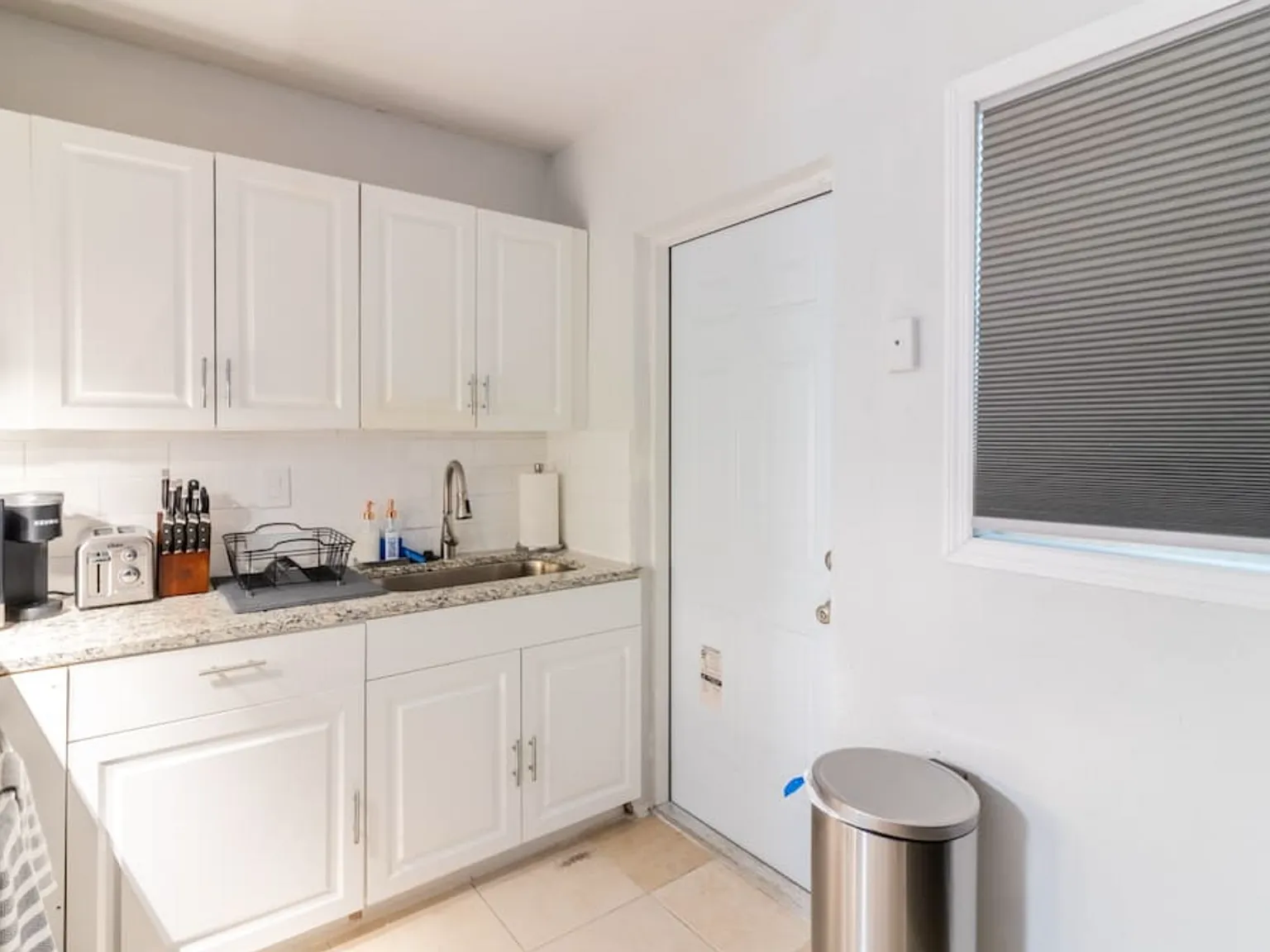 2Bed/1 Bath Apartment for Rent - Near Downtown Sarasota! — Photo 4