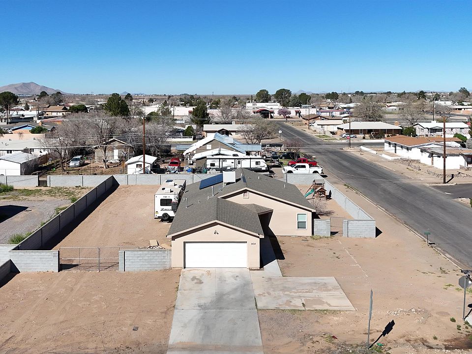 1st image of 904 W Walnut St