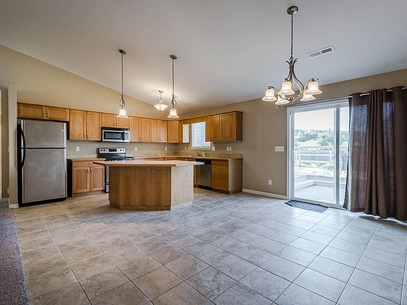 5th image of 444 Stone Grove Dr