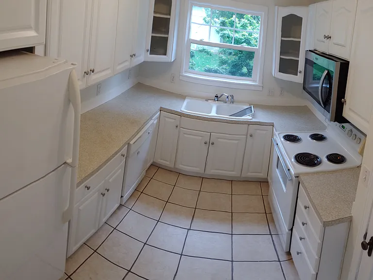 1002 N Watts St — Photo 9