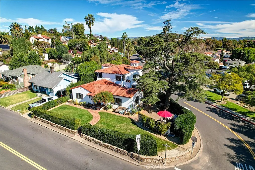 5 bed, 2520 sqft, $10,000 — Photo 4