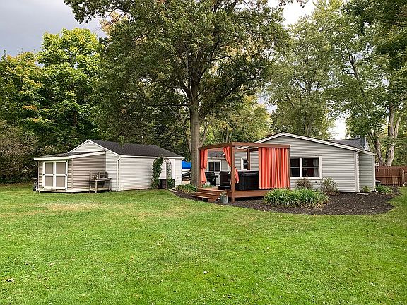 3rd image of 7698 Crestwood Ln