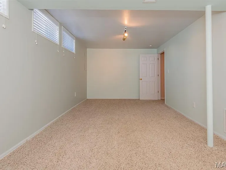 4 Barrington Dr — Photo 30