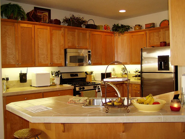 964 E Creek View Dr — Photo 3