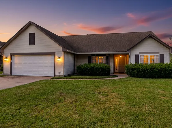 1034 Meadowrun Rd, Englewood, OH 45322