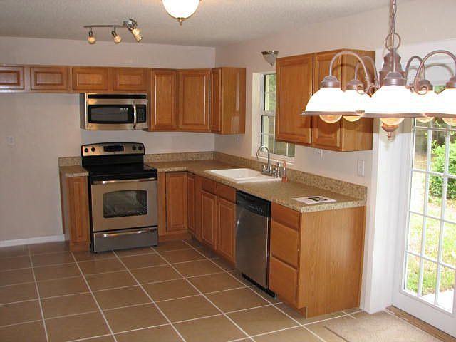 2nd image of 19900 SW Rainbow Lakes Blvd