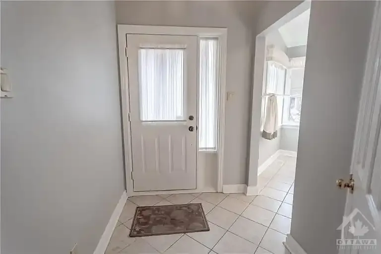 3 bed, 2.0 bath, 2000 sqft, $2,890 — Photo 3