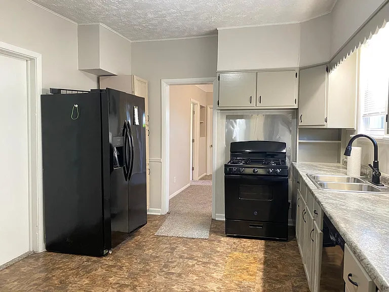 Large refrigerator with water/ice in the door
