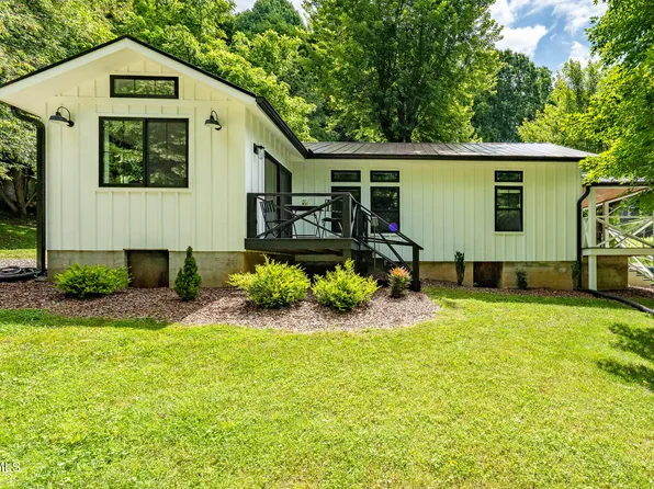 703 Pinecrest St, Mountain City, TN 37683
