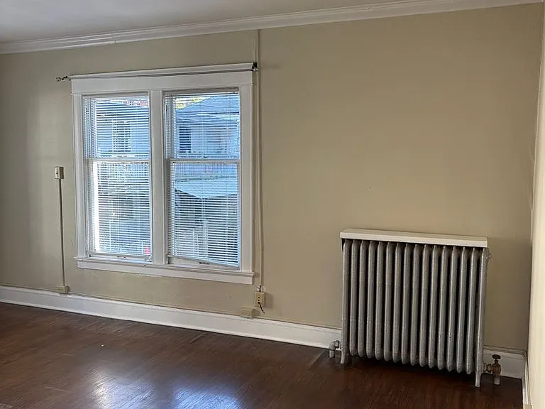 220 Belmont Ave E — Photo 20