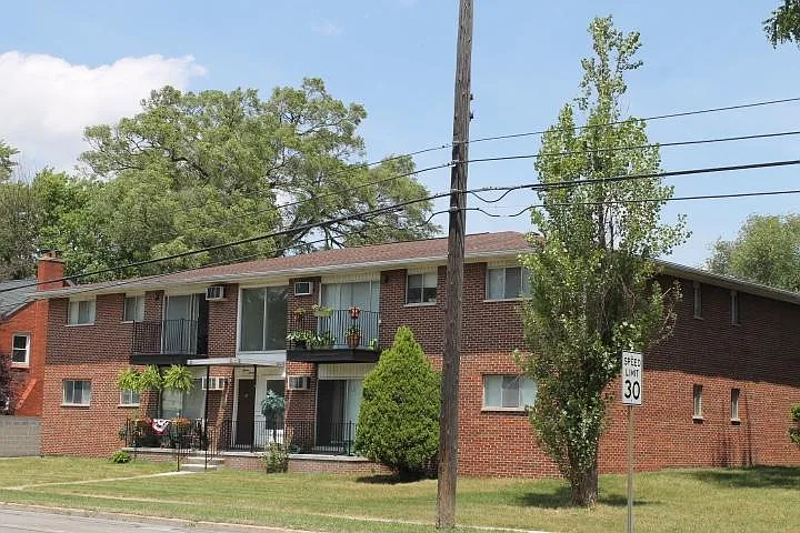 1520 Crooks Rd