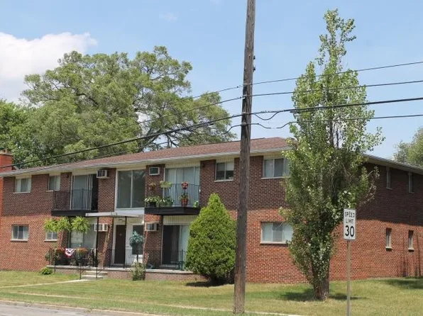 1520 Crooks Rd, Royal Oak, MI 48067