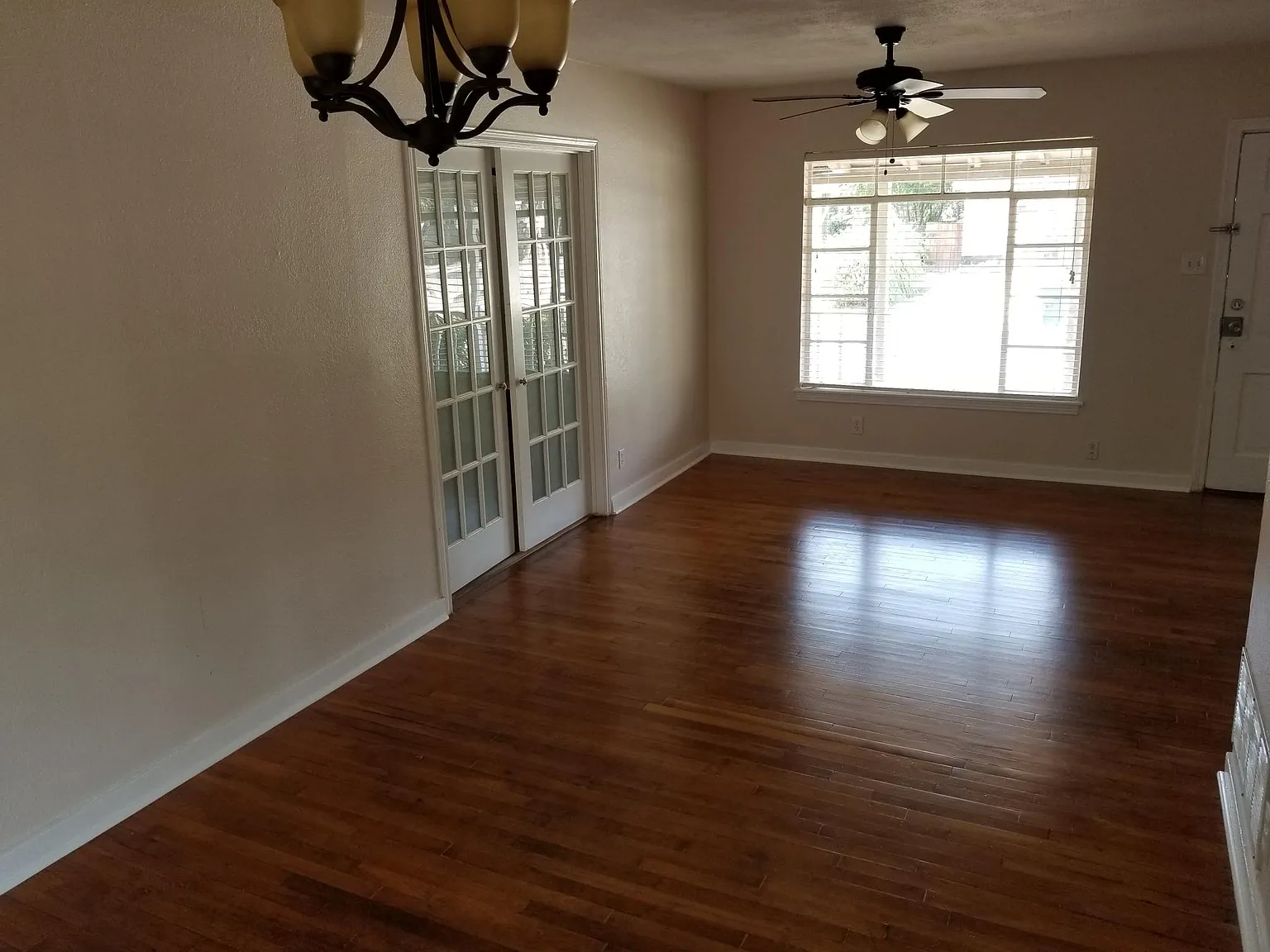 3 bed, 1201 sqft, $1,900 — Photo 4