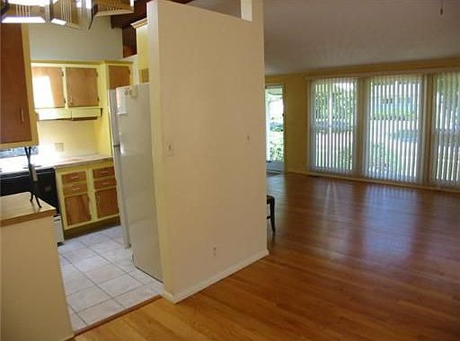 4th image of 2708 Towner Blvd