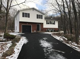 1349 Allegheny Dr, Blakeslee, PA 18610