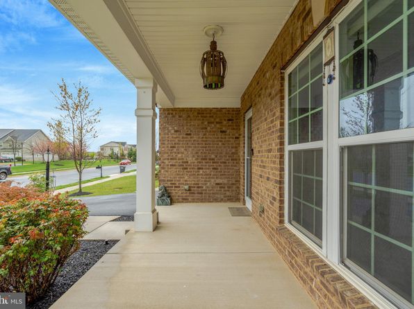 25067 Great Berkhamsted Dr, Aldie, VA 20105