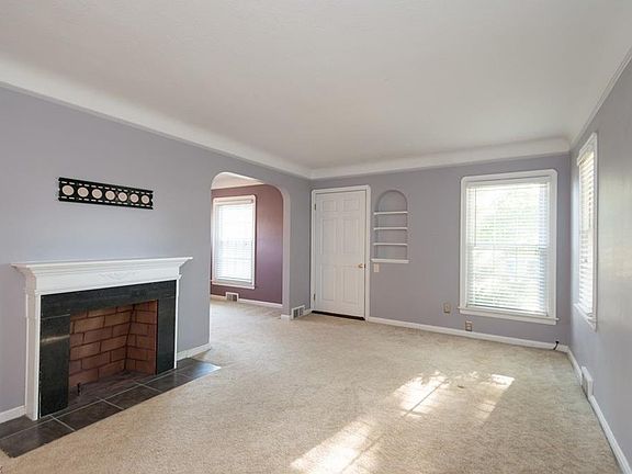 5th image of 3121 W 142nd St