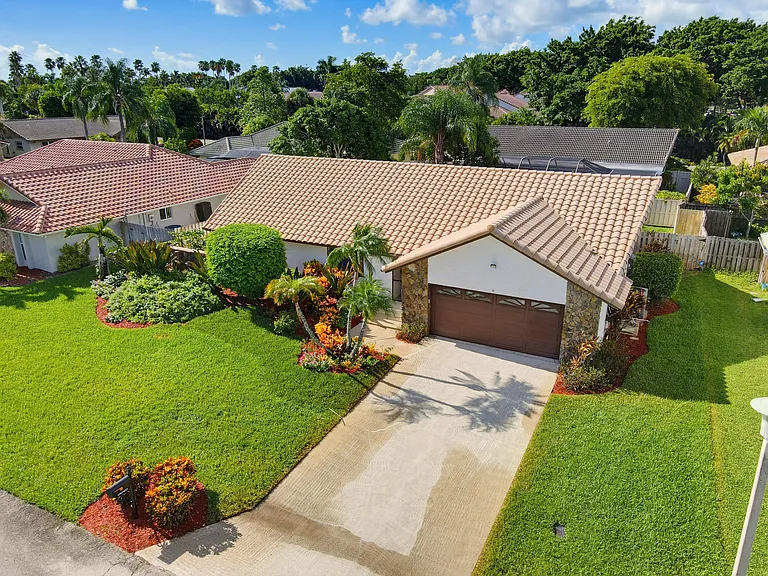6846 Bianchini Cir — Photo 22