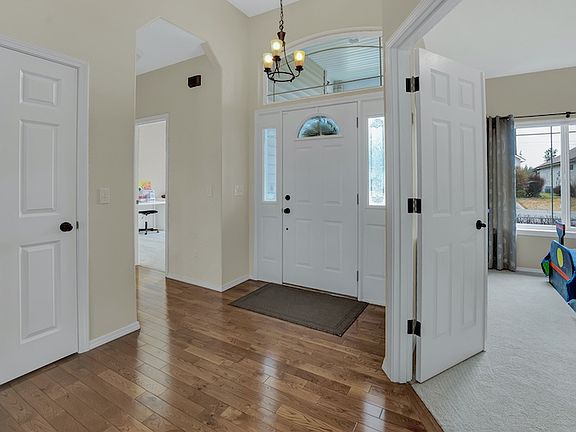3rd image of 2207 S Katy Ct