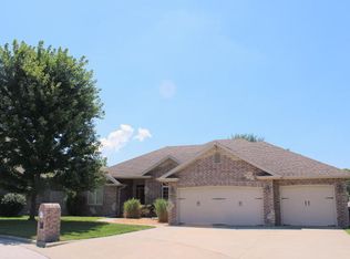 3122 W Knob Hill St, Springfield, MO 65810
